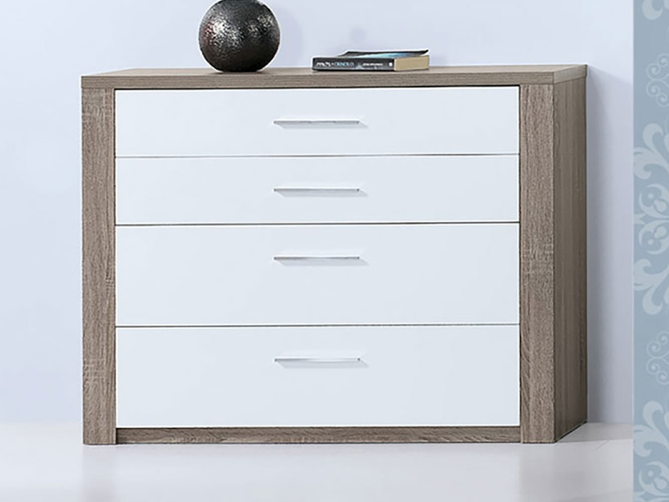 Como Grey Oak/White 4 dr. Chest 